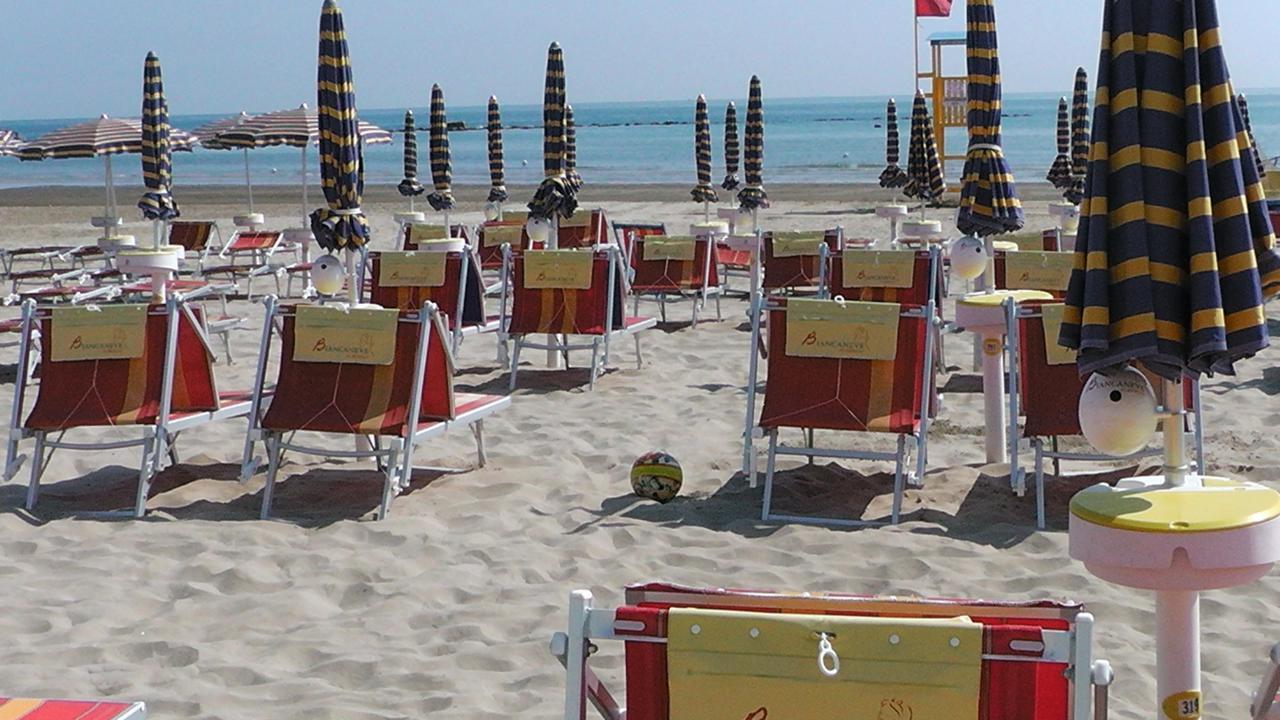 Hotel Biancaneve Wellness Marotta Esterno foto