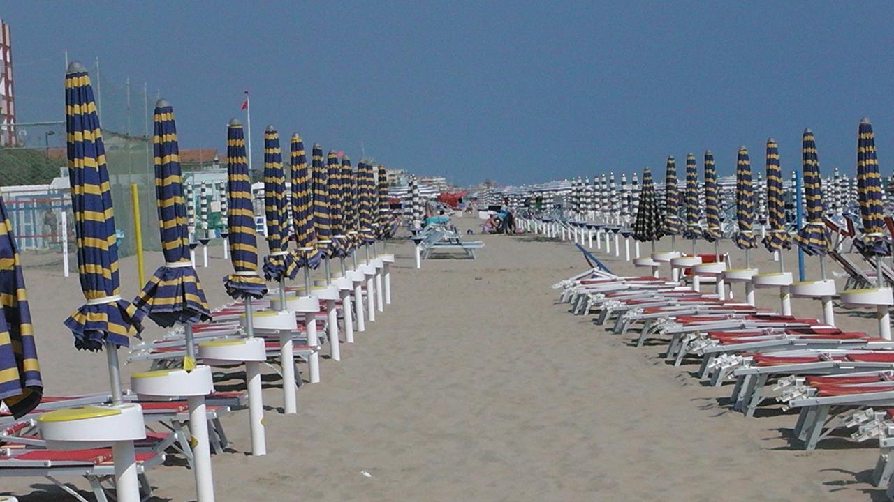 Hotel Biancaneve Wellness Marotta Esterno foto