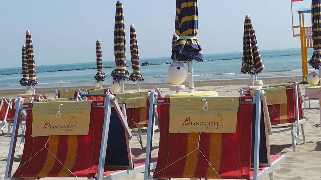 Hotel Biancaneve Wellness Marotta Esterno foto