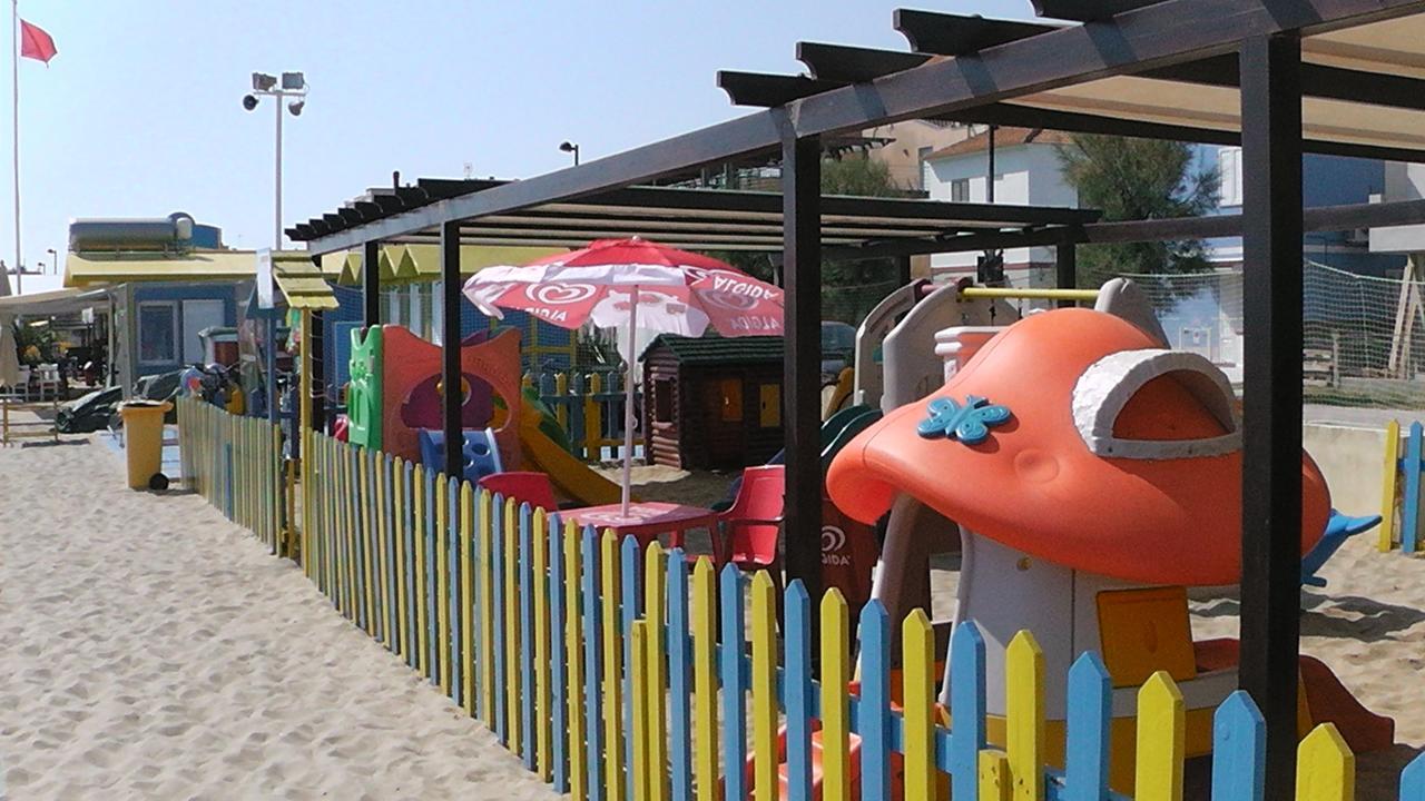 Hotel Biancaneve Wellness Marotta Esterno foto