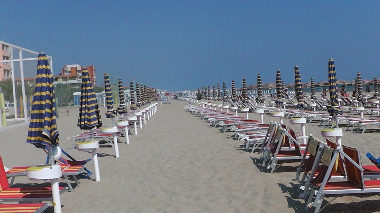 Hotel Biancaneve Wellness Marotta Esterno foto