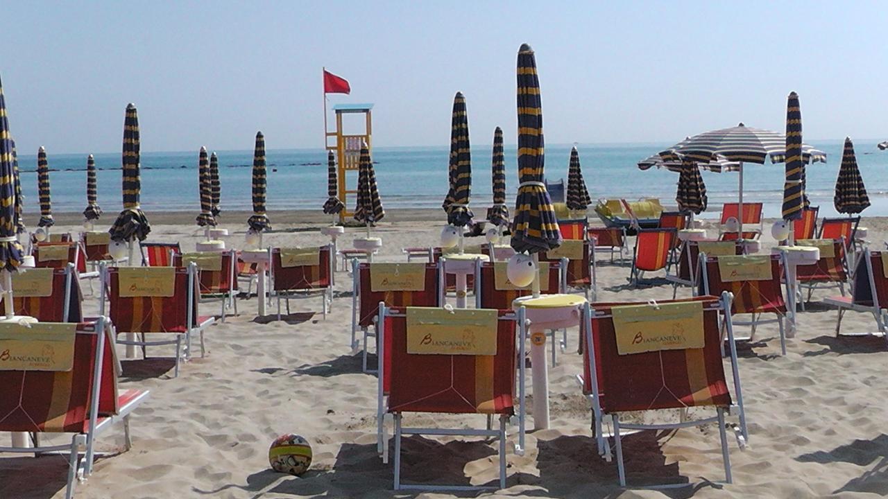Hotel Biancaneve Wellness Marotta Esterno foto