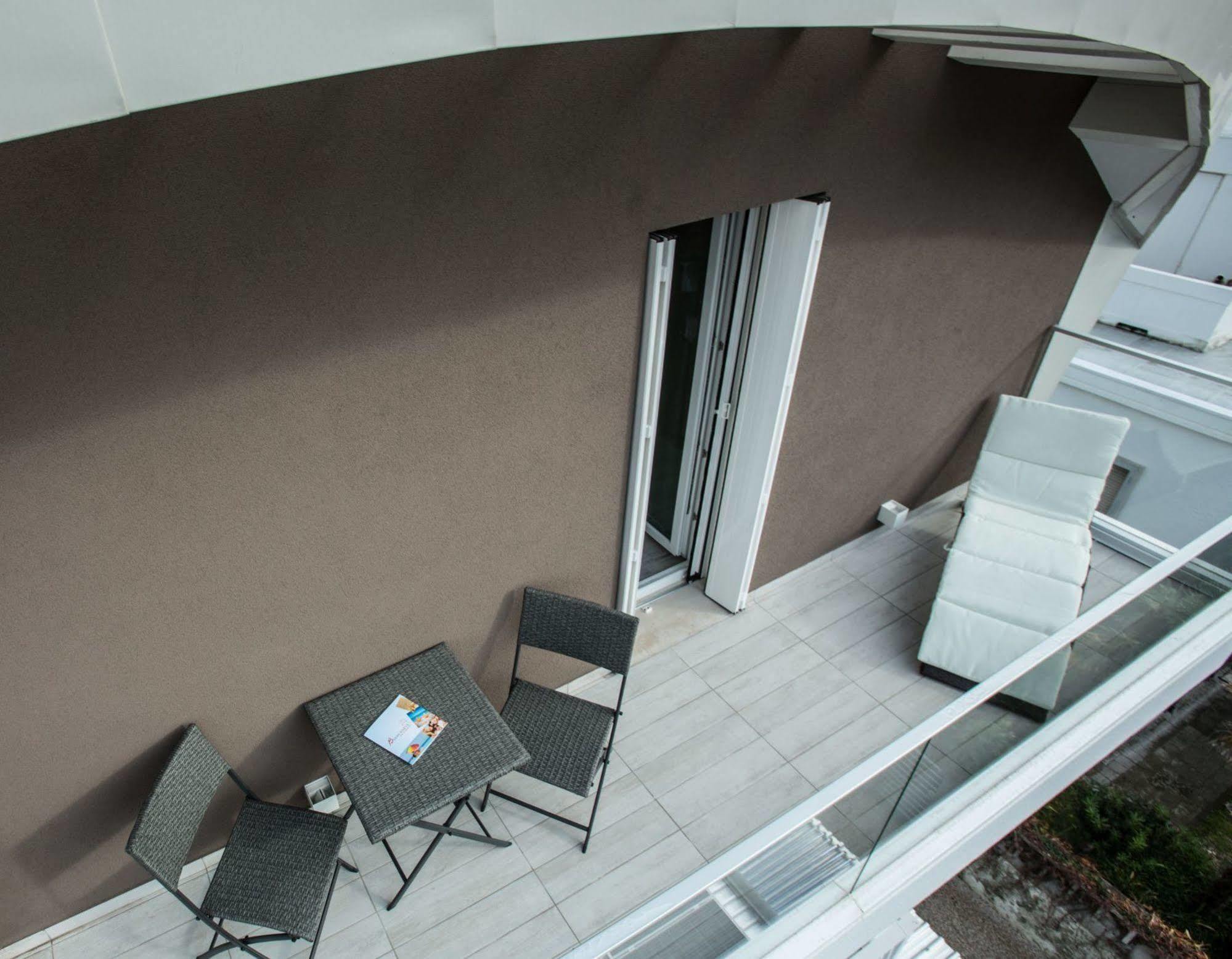 Hotel Biancaneve Wellness Marotta Esterno foto