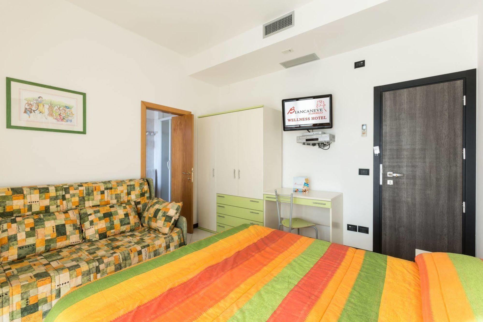Hotel Biancaneve Wellness Marotta Esterno foto