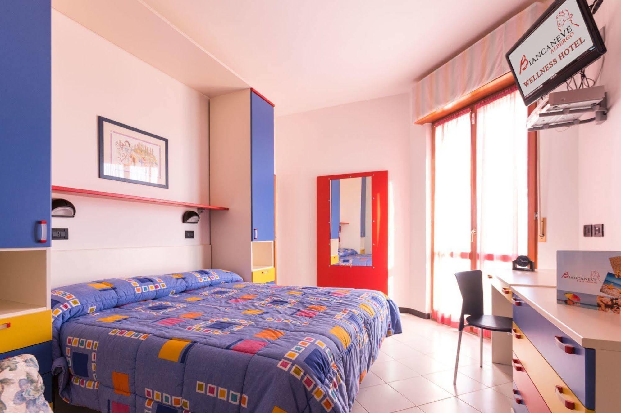 Hotel Biancaneve Wellness Marotta Esterno foto