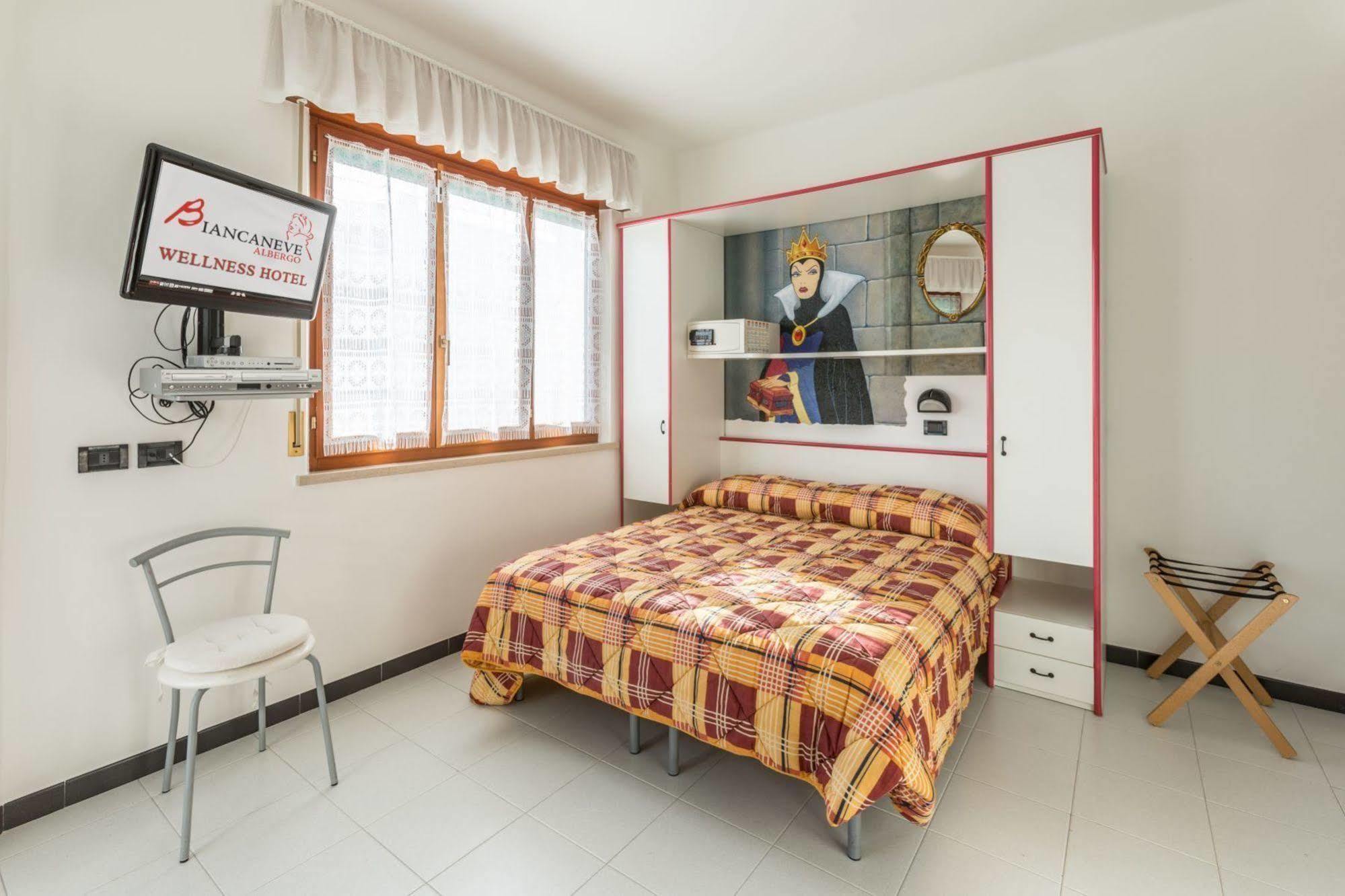 Hotel Biancaneve Wellness Marotta Esterno foto