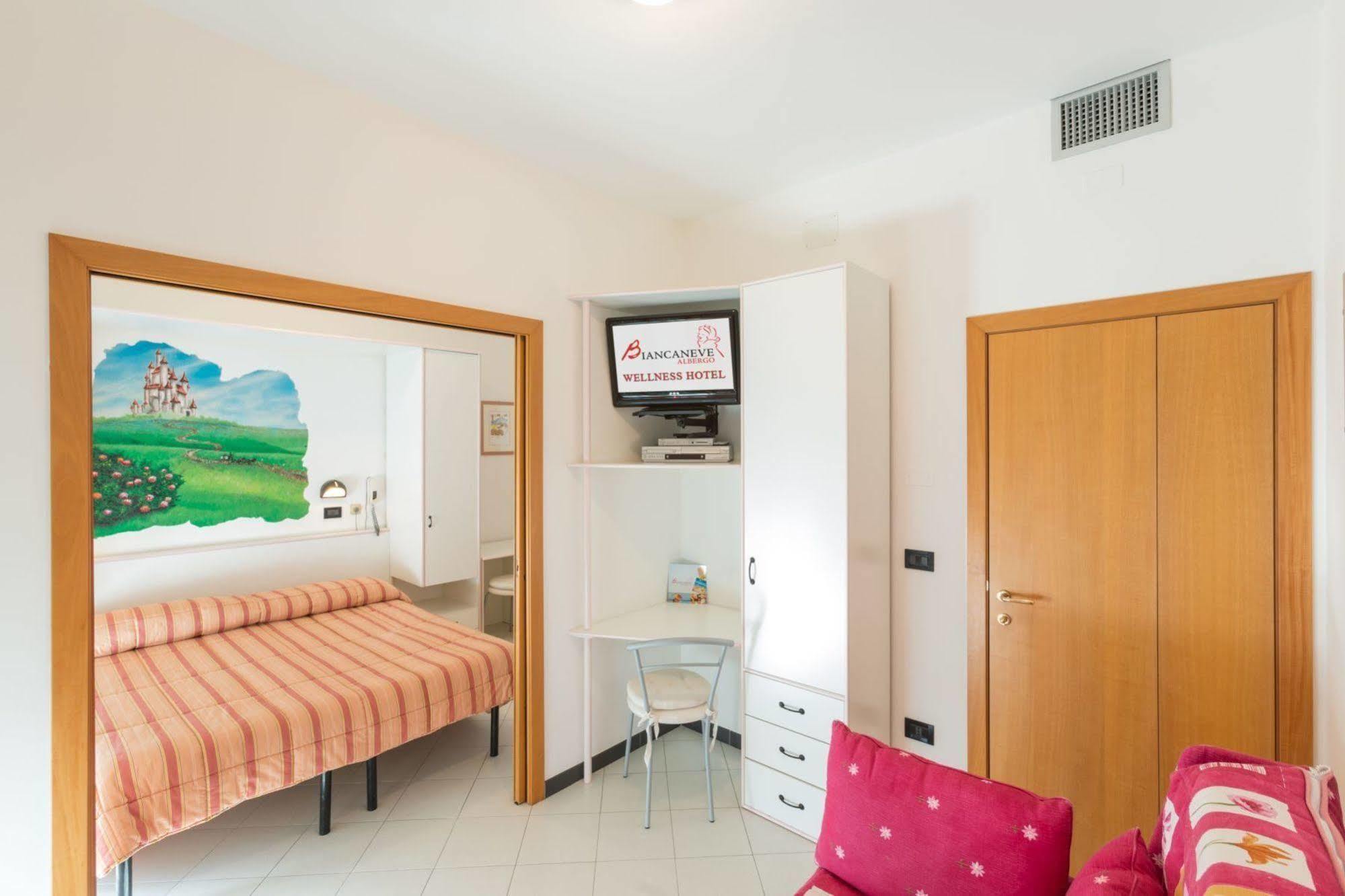 Hotel Biancaneve Wellness Marotta Esterno foto