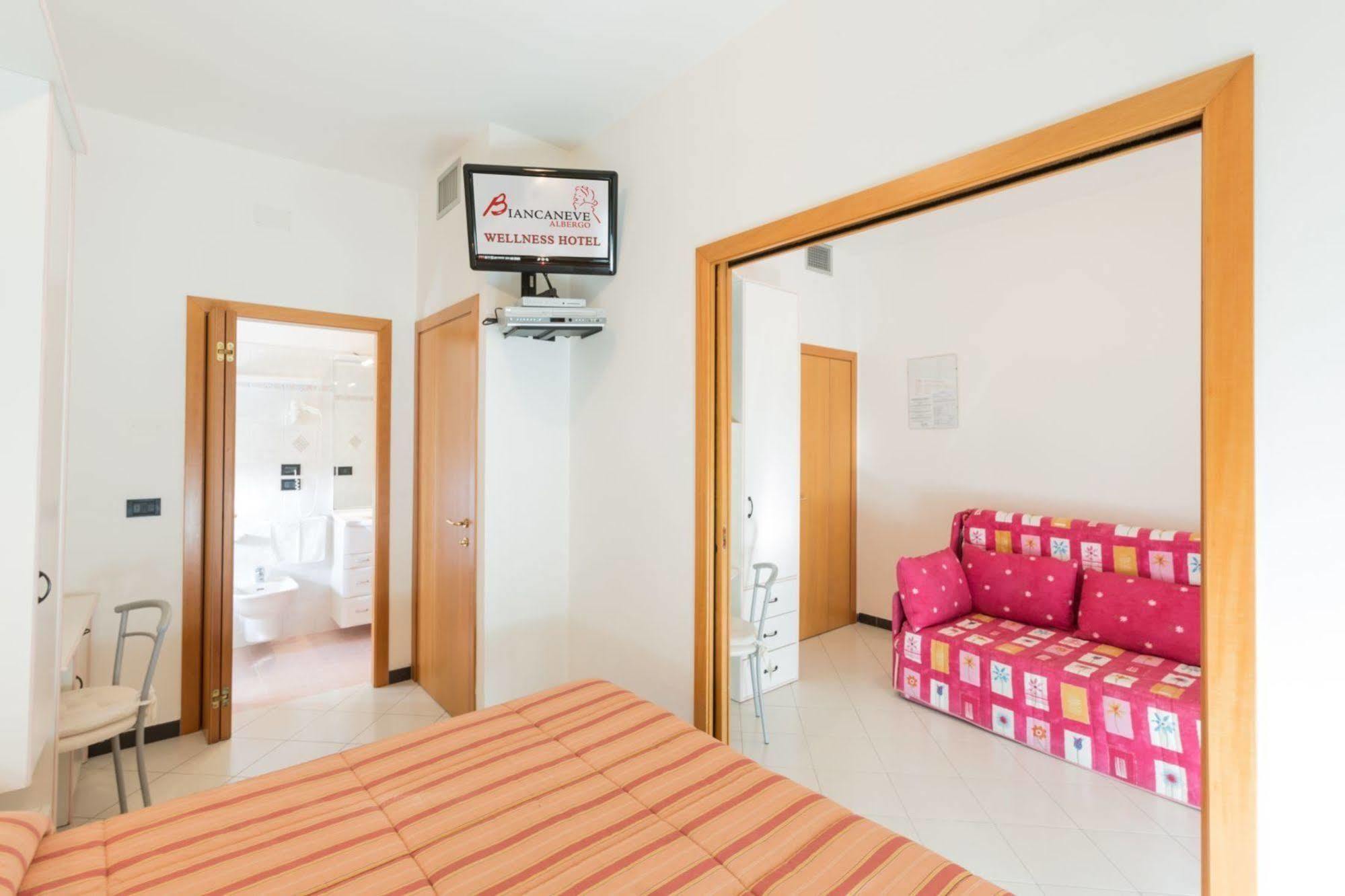 Hotel Biancaneve Wellness Marotta Esterno foto