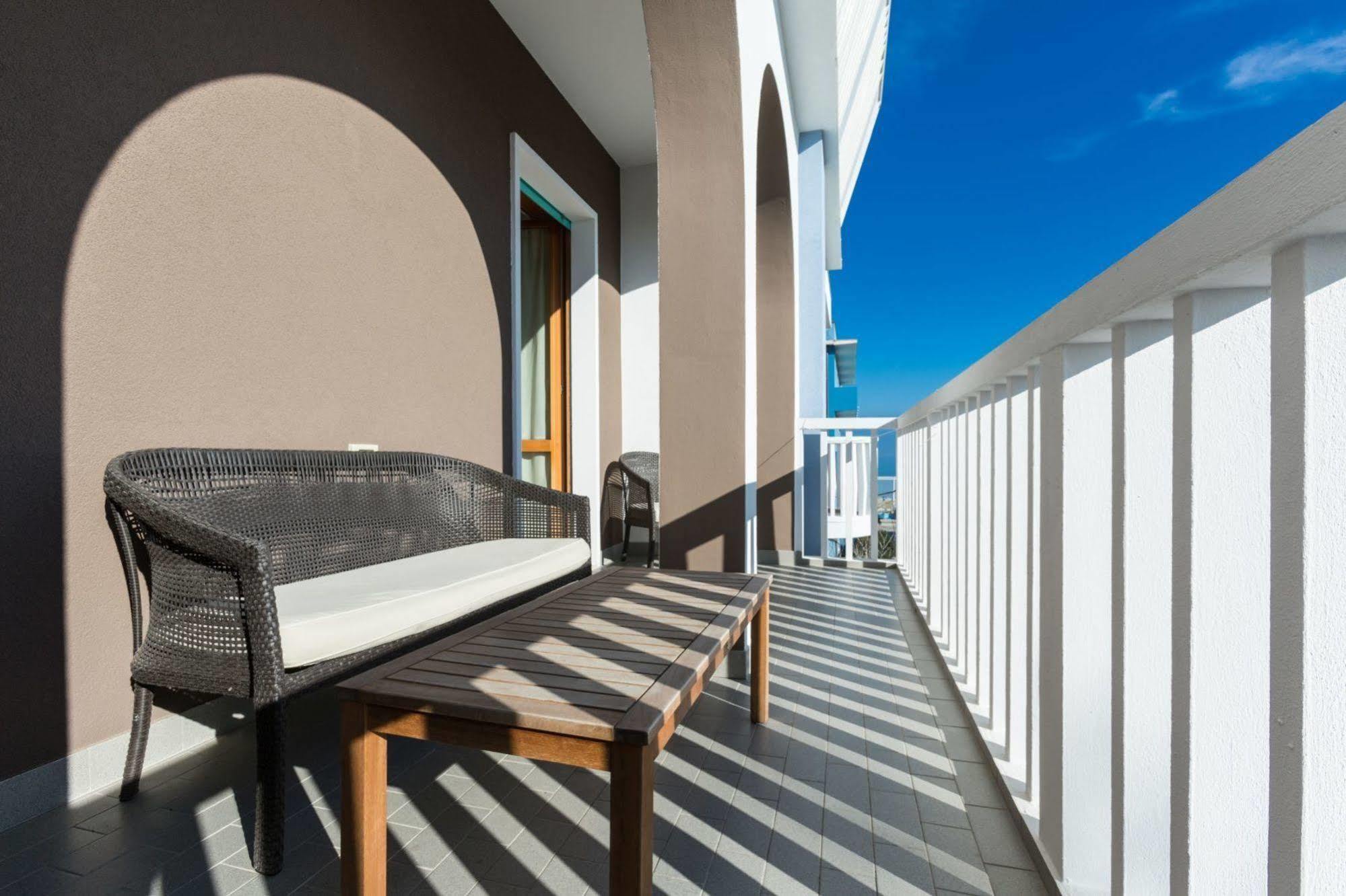 Hotel Biancaneve Wellness Marotta Esterno foto