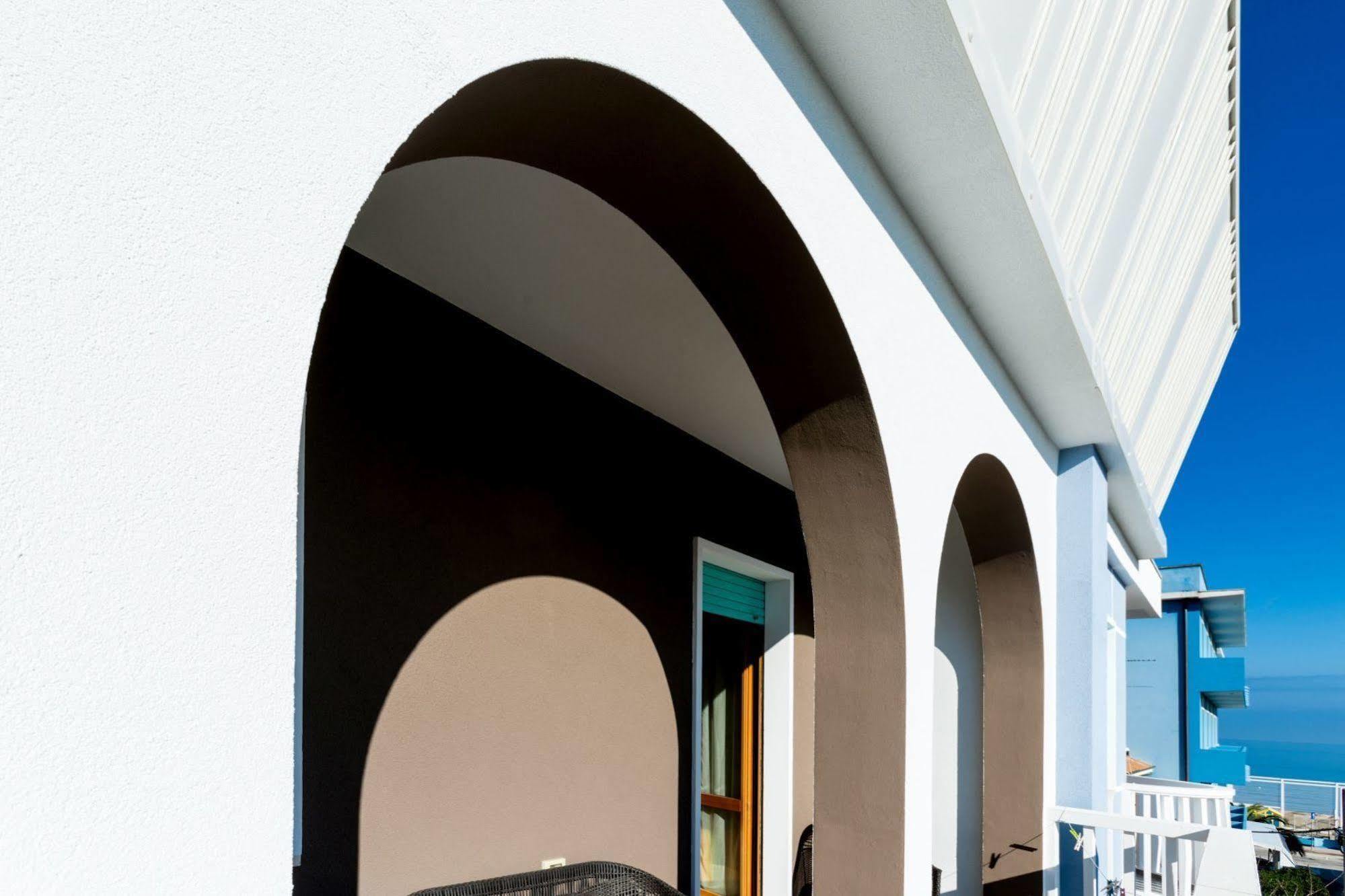 Hotel Biancaneve Wellness Marotta Esterno foto