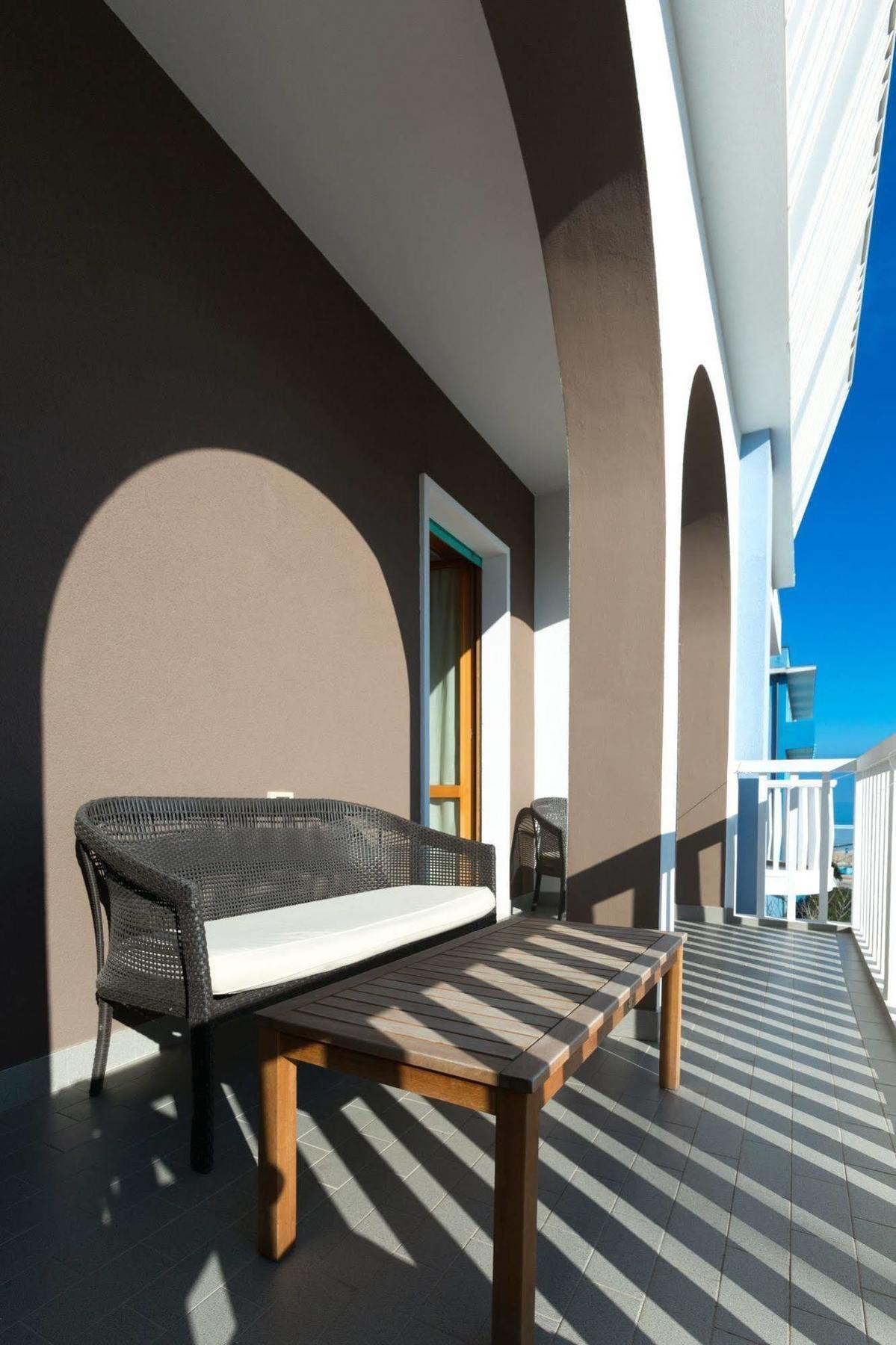 Hotel Biancaneve Wellness Marotta Esterno foto