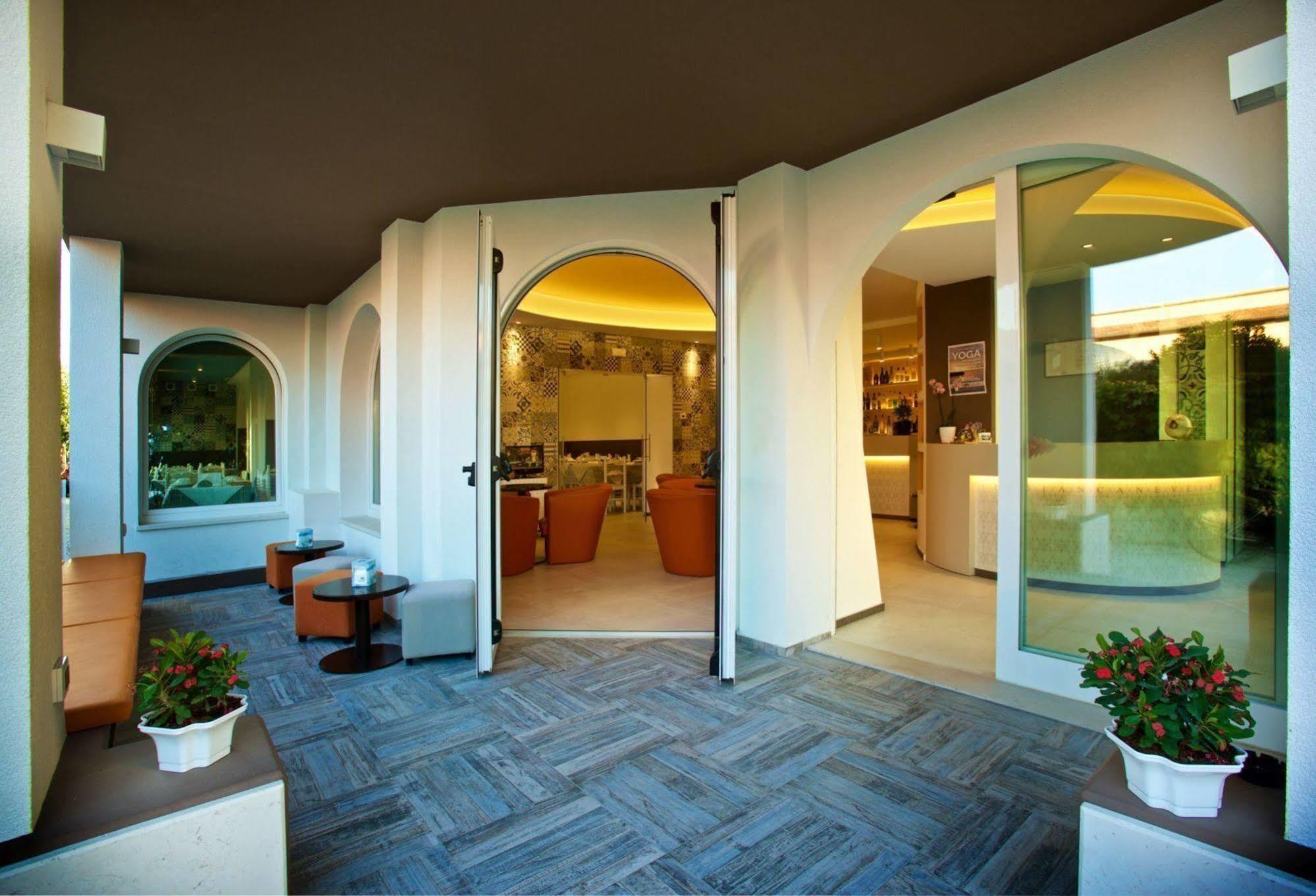 Hotel Biancaneve Wellness Marotta Esterno foto