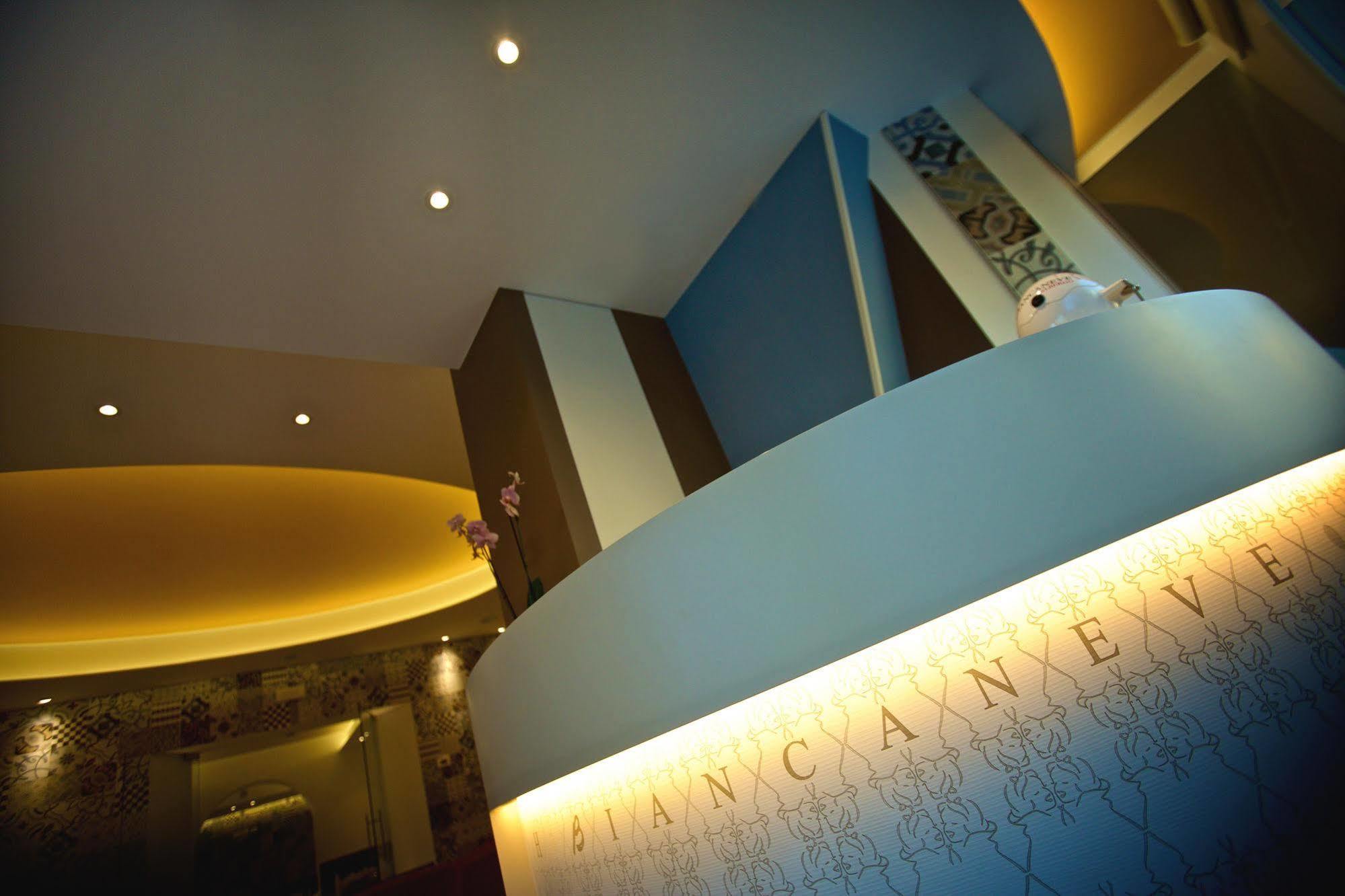 Hotel Biancaneve Wellness Marotta Esterno foto
