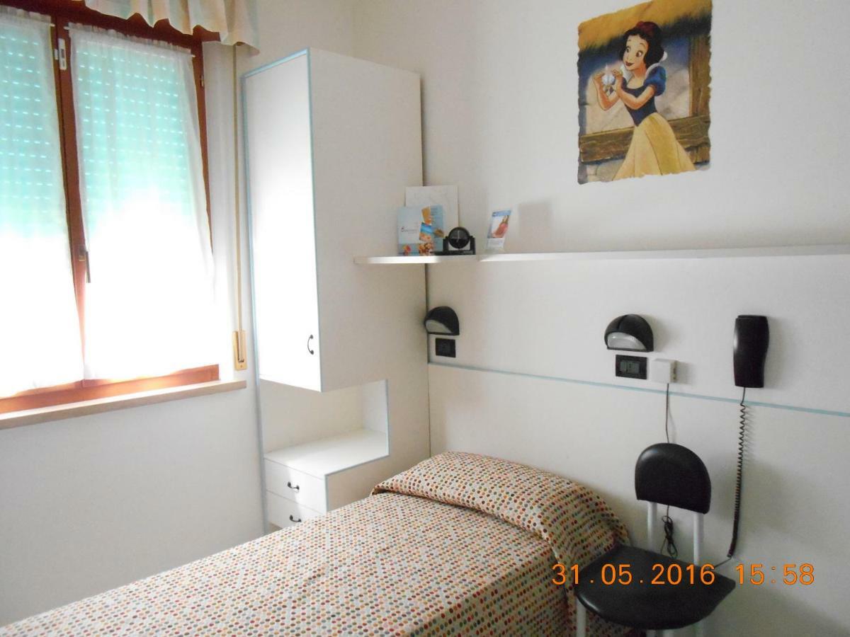 Hotel Biancaneve Wellness Marotta Esterno foto