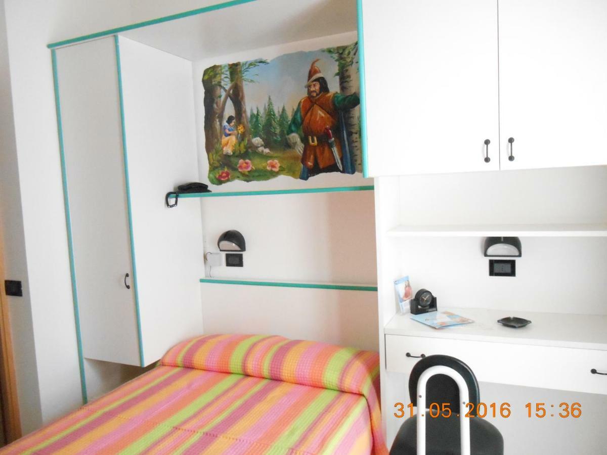 Hotel Biancaneve Wellness Marotta Esterno foto