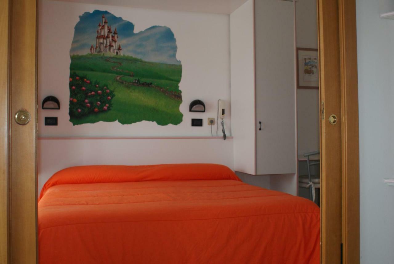 Hotel Biancaneve Wellness Marotta Esterno foto