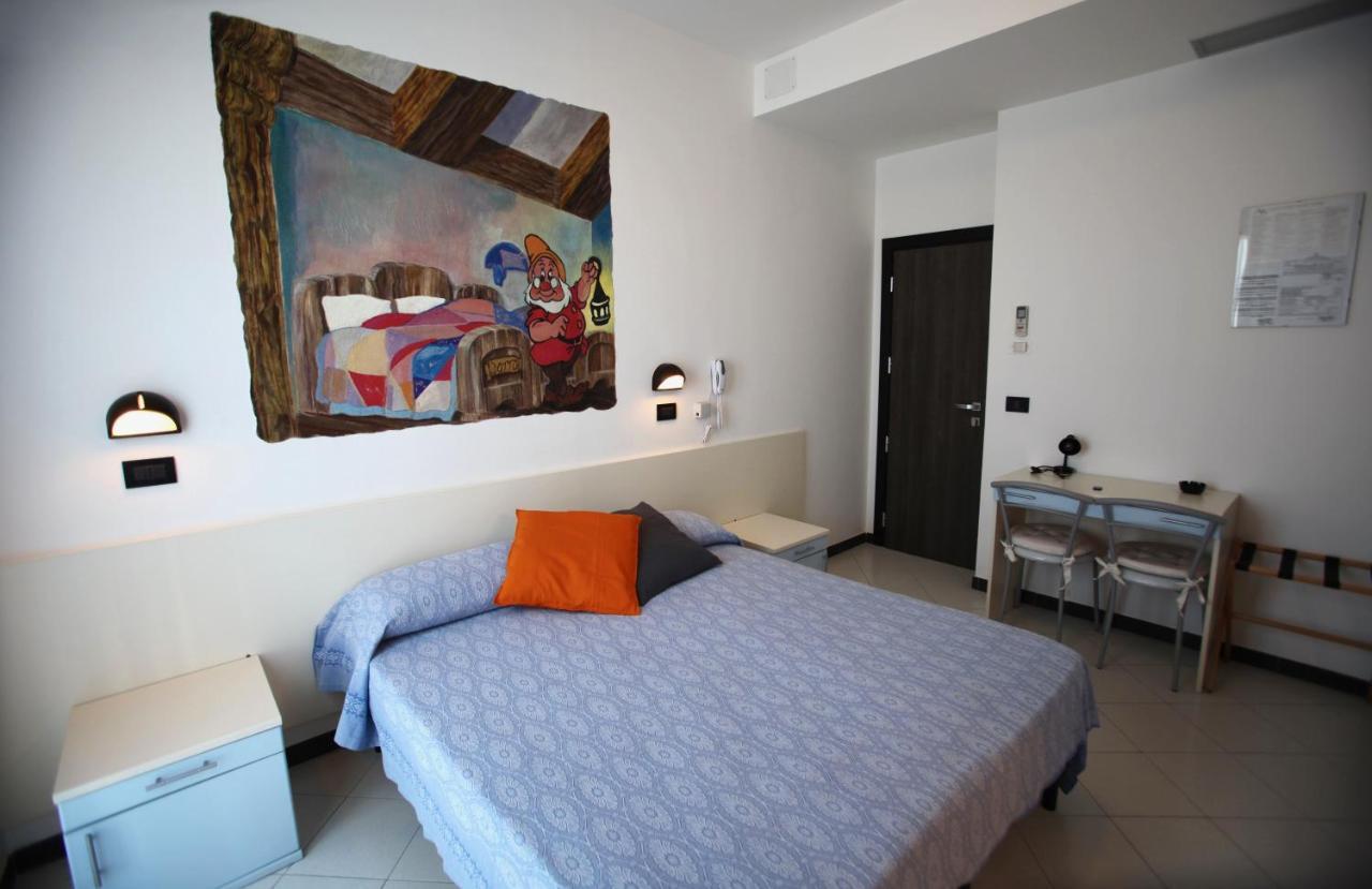 Hotel Biancaneve Wellness Marotta Esterno foto