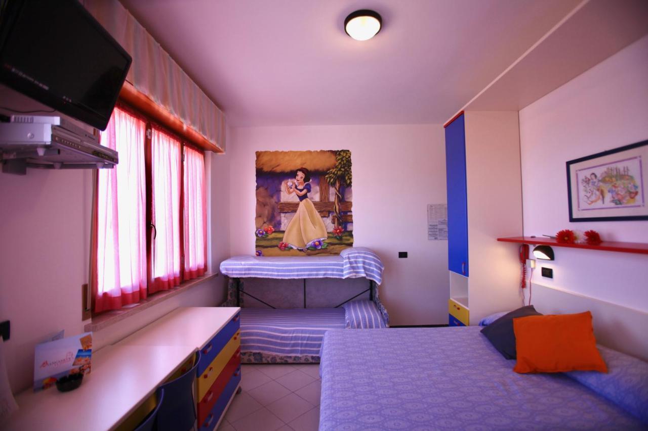 Hotel Biancaneve Wellness Marotta Esterno foto
