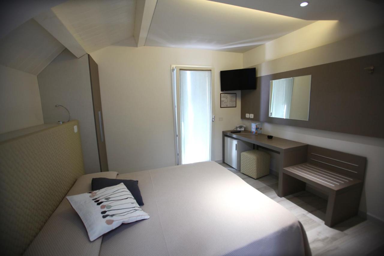 Hotel Biancaneve Wellness Marotta Esterno foto